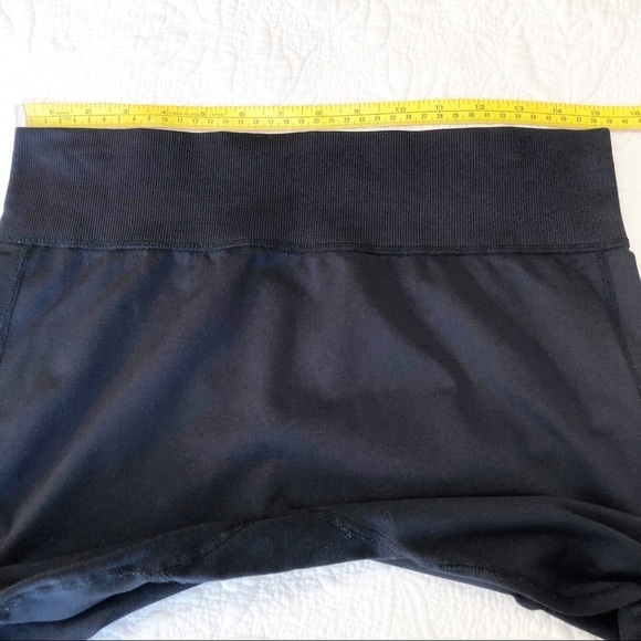 Fabletics Mesh Knee Crop Black Leggings - Medium - Picture 8 of 14